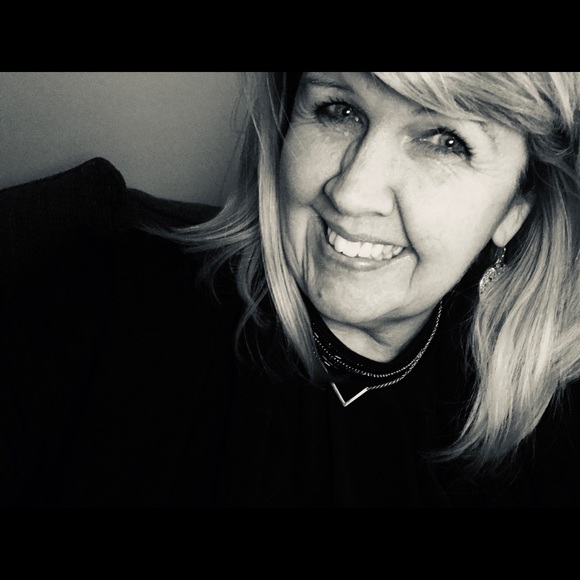 Meet your Posher, Lauren - Picture 1 of 1